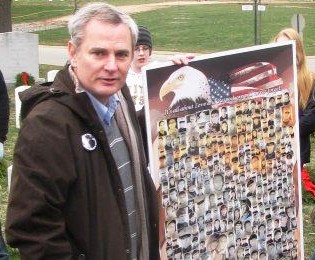 Eric's dad talking about the Fallen Heroes Project to Severna Park High School students at Eric's gravesite